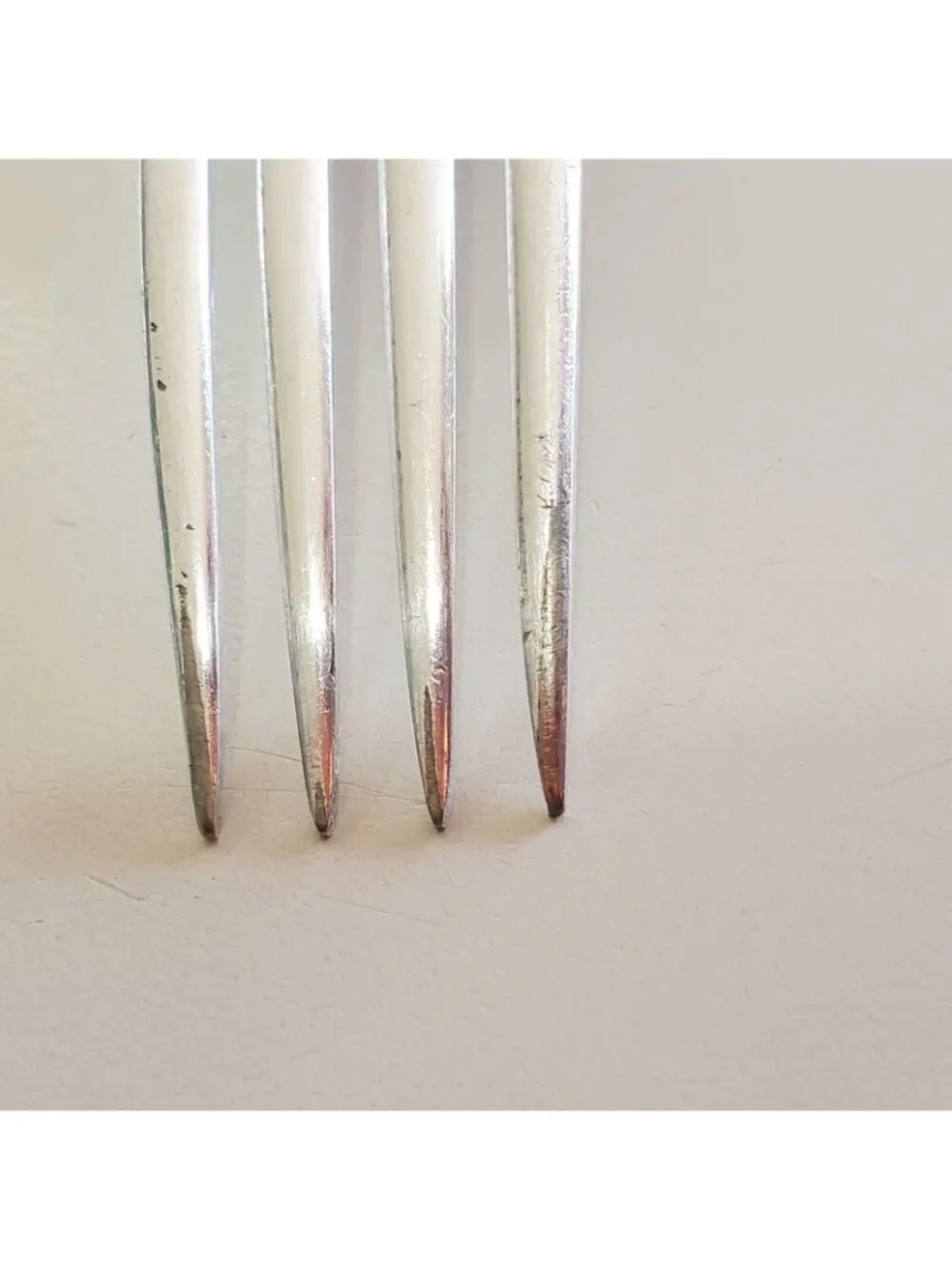 4 Oneida Queen Bess II Dinner Fork 7.5